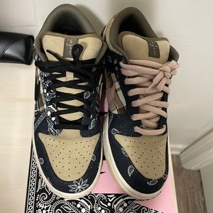 Nike Sb Dunk Low Travis Scott (special box) includes stockx receipt